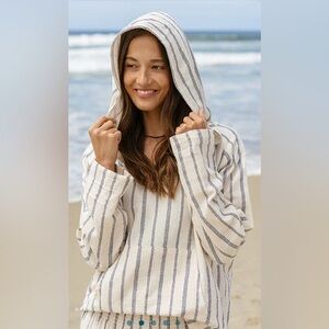 New Lotus & Luna baja pullover